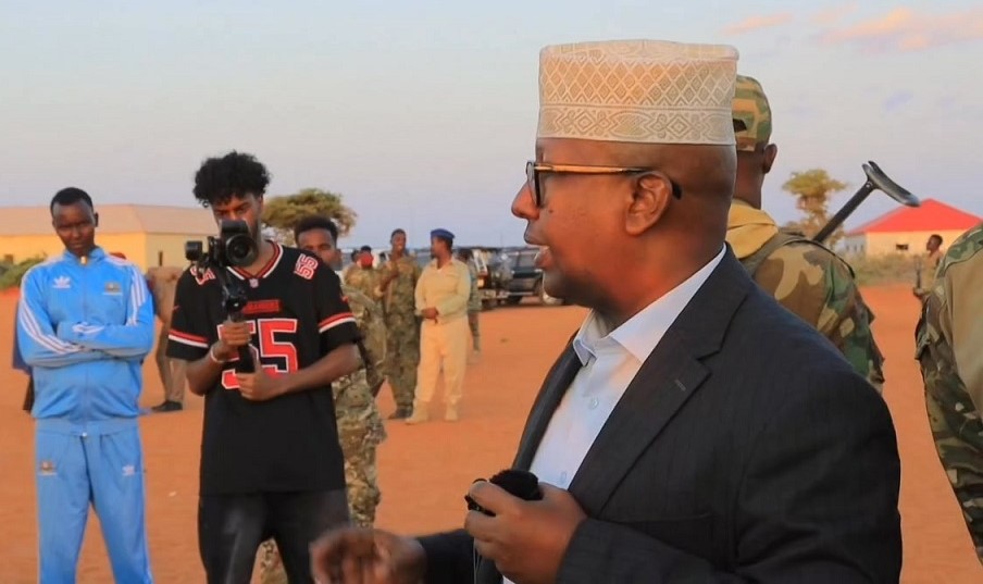 Fiqi oo ku sugan Xerada Indha-qaris.jpg